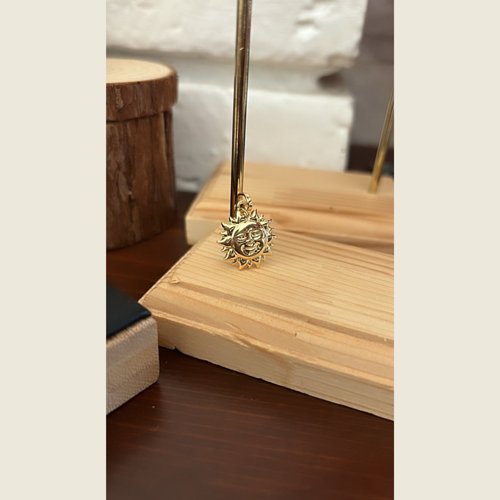 18K Gold Sun Face Pendant - Image 4